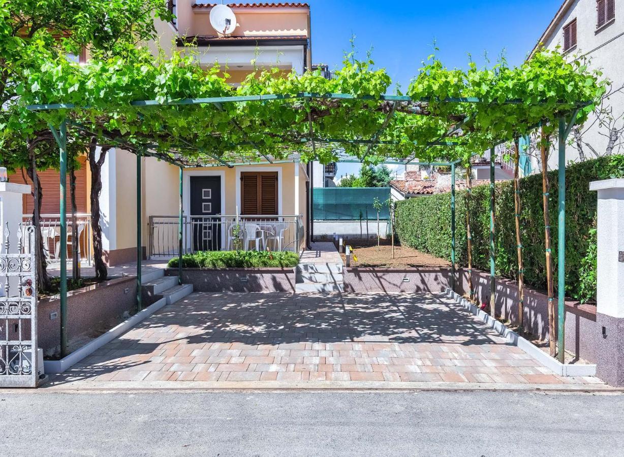 Rino Apartment Porec Bagian luar foto