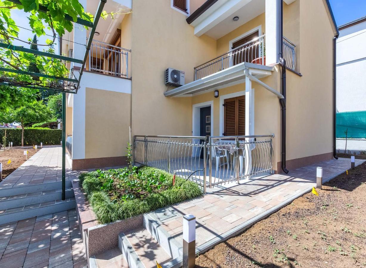 Rino Apartment Porec Bagian luar foto