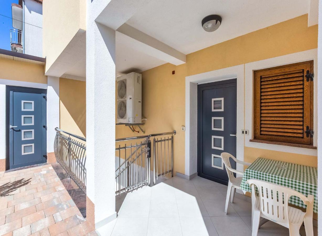 Rino Apartment Porec Bagian luar foto