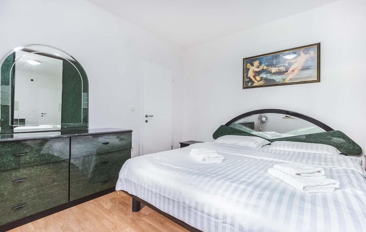 Rino Apartment Porec Bagian luar foto