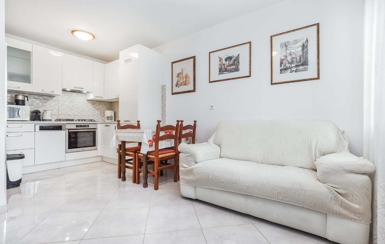 Rino Apartment Porec Bagian luar foto
