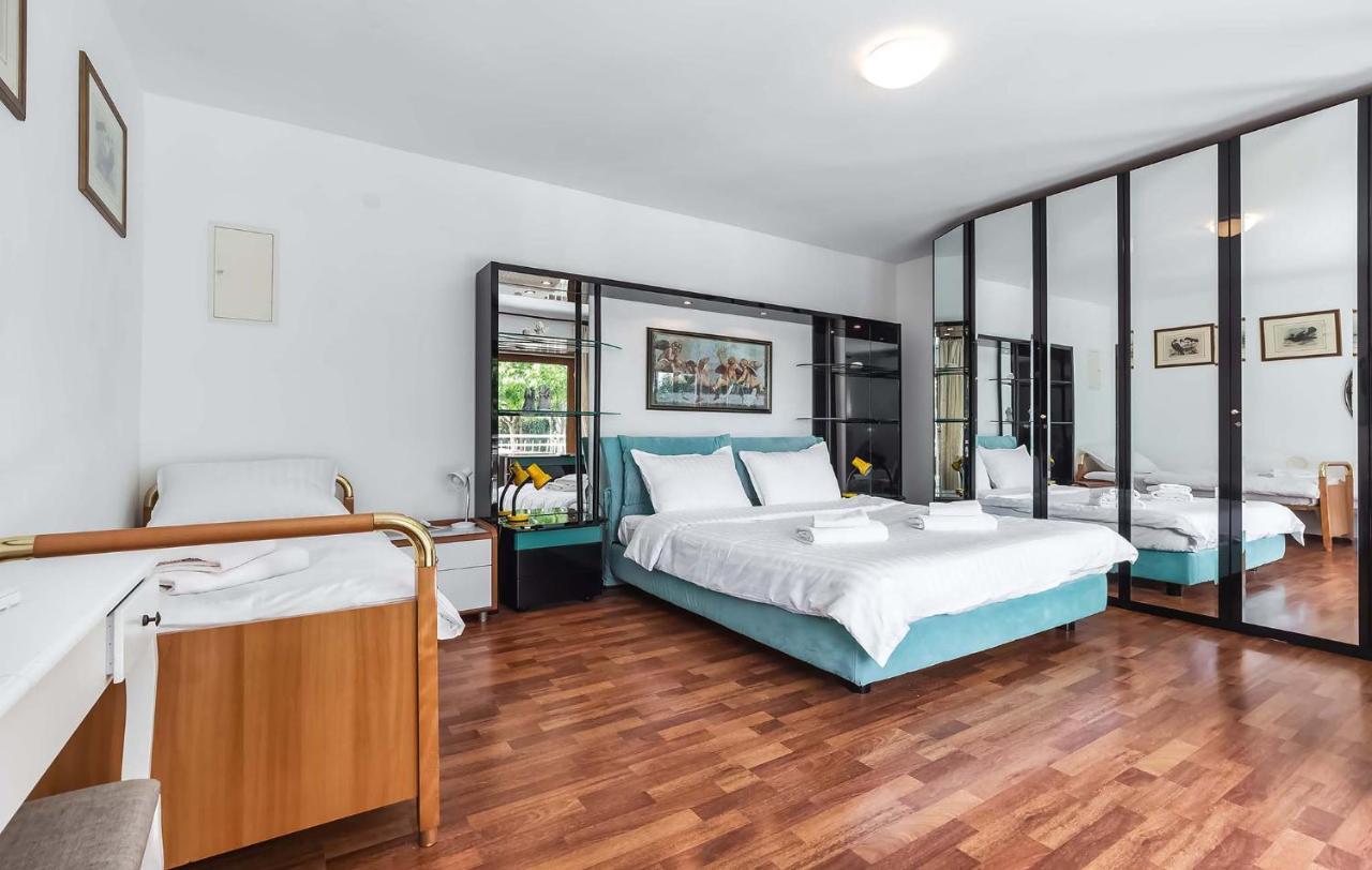 Rino Apartment Porec Bagian luar foto