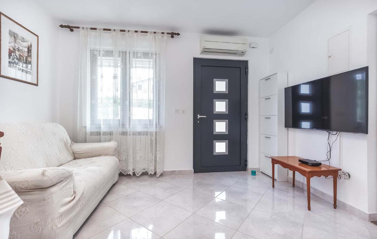 Rino Apartment Porec Bagian luar foto